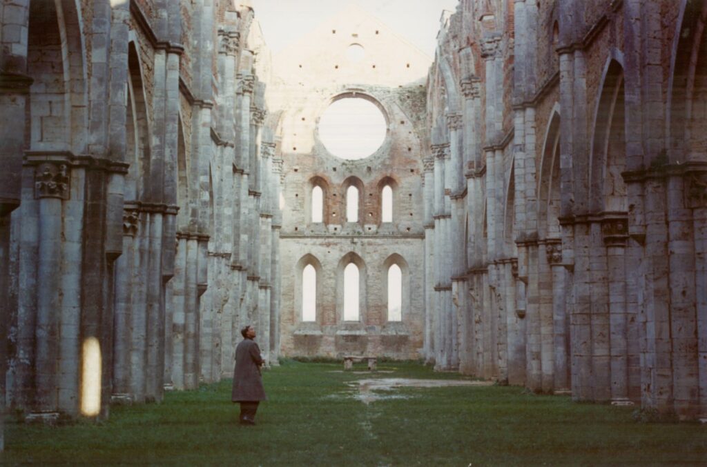 Andrei Gorchakov, a Russian poet, wanders around an old church in Italy and contemplates life.